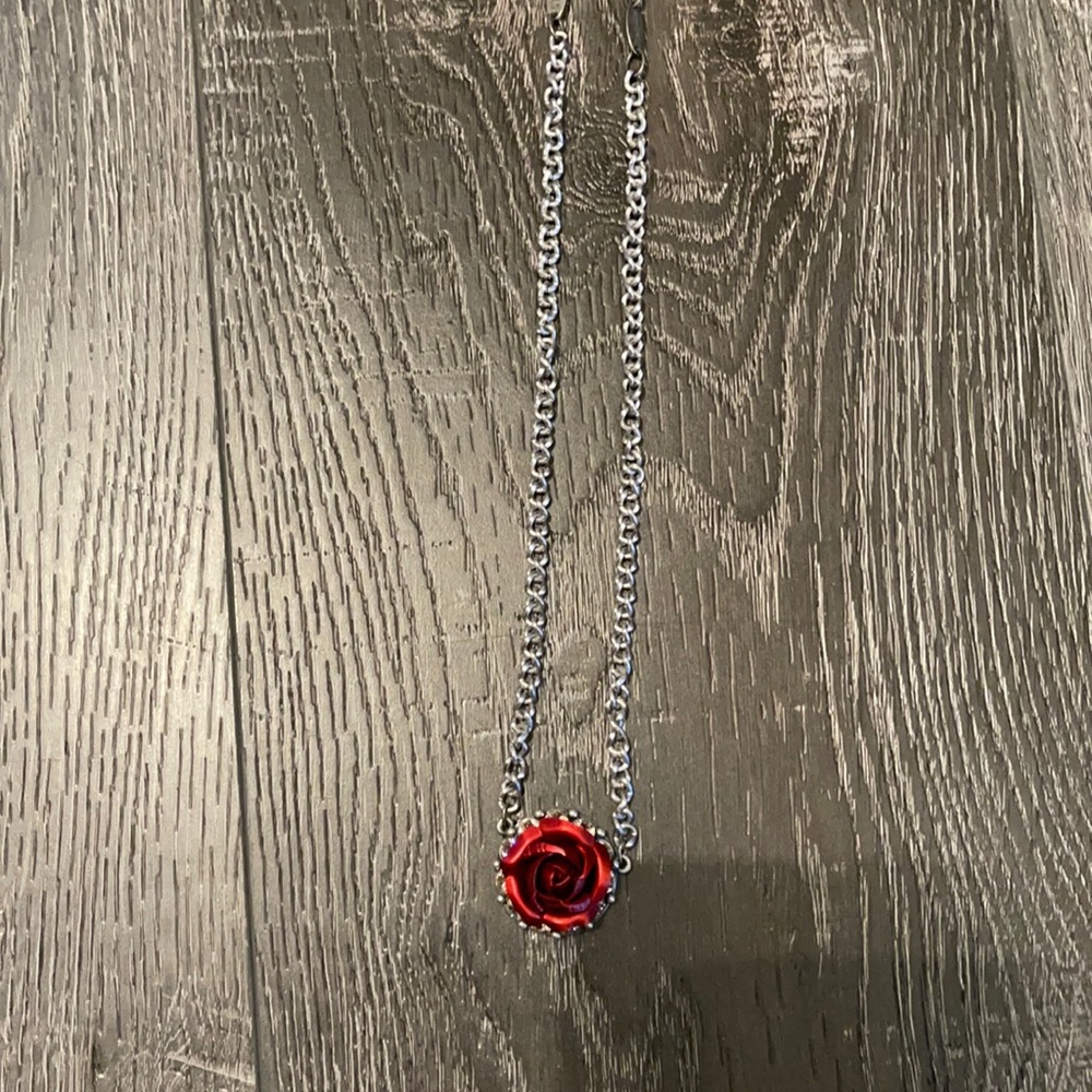 Sabika rose necklace
